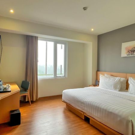 Hotel Santika Premiere Ambon Esterno foto