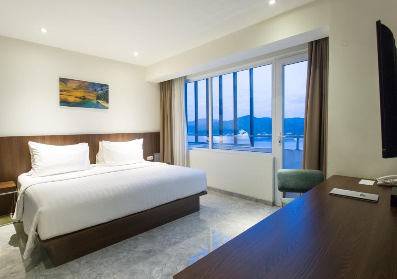 Hotel Santika Premiere Ambon Esterno foto