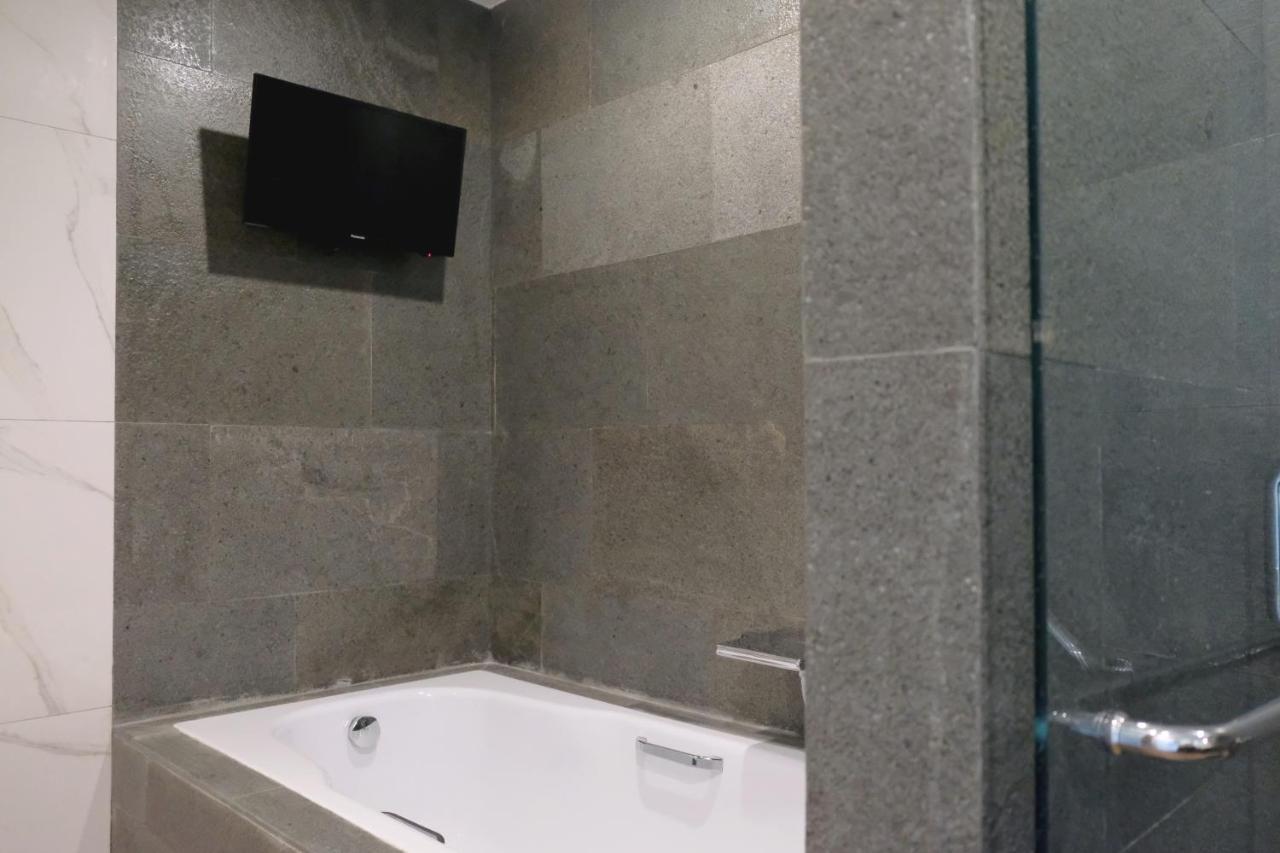 Hotel Santika Premiere Ambon Esterno foto